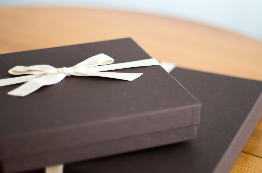 Blue Photoraphy's products: luxurious boxes to protect your precious memories